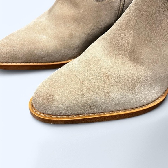 Coach - Picture 6 of 9